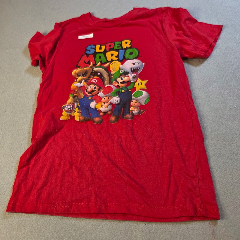 Nintendo Super Mario Graphic T-Shirt Red Distressed Vintage Look Kids Medium